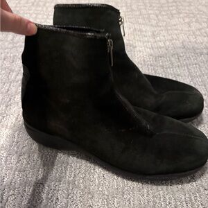 La CANADIENNE Black Suede Winter Boots